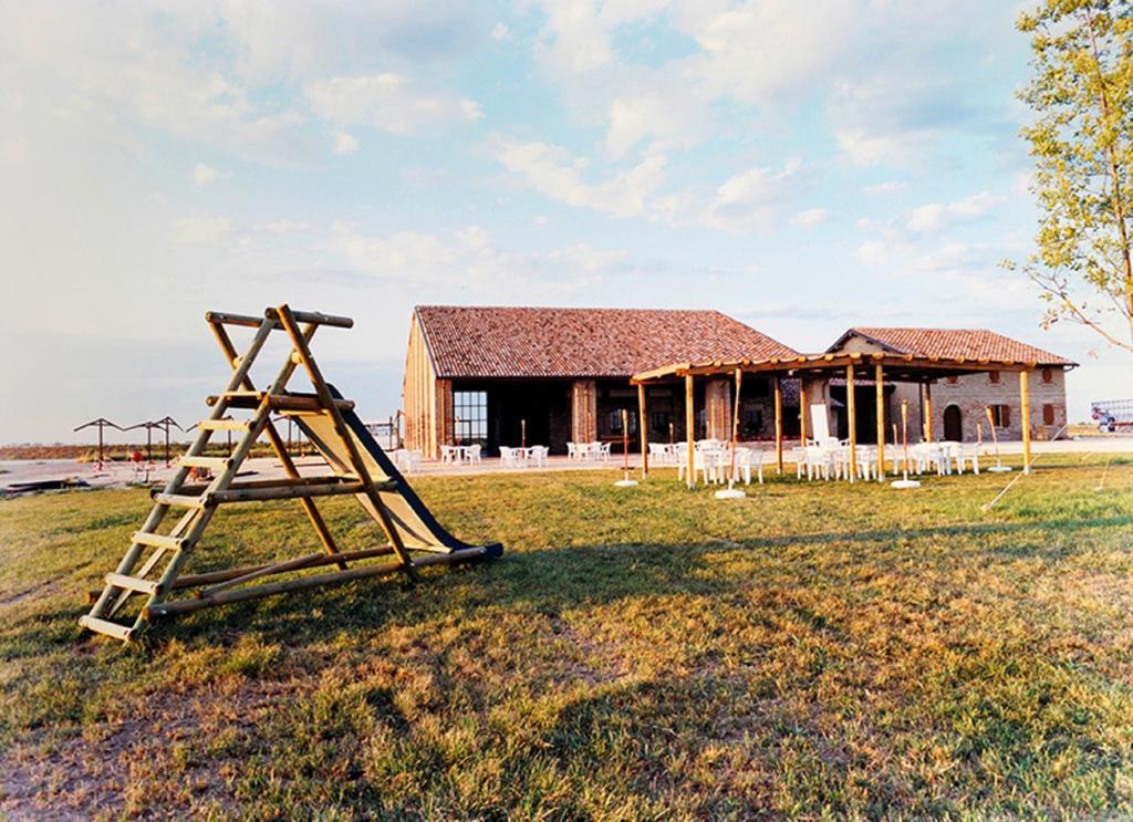 La Tomina Pension Mirandola Buitenkant foto